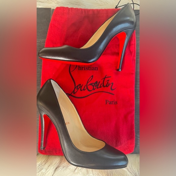 CHRISTIAN LOUBOUTIN
Black Patent Leather Pump ๐ ๐ฅ
NWT | EU 38.5 - Picture 1 of 15
